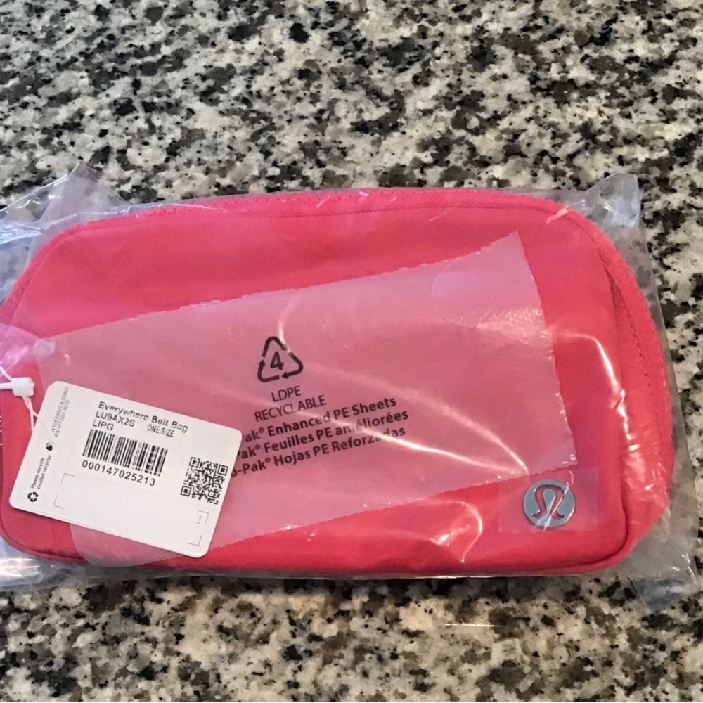 BNWT Lululemon Everywhere Belt Bag color Lip Gloss